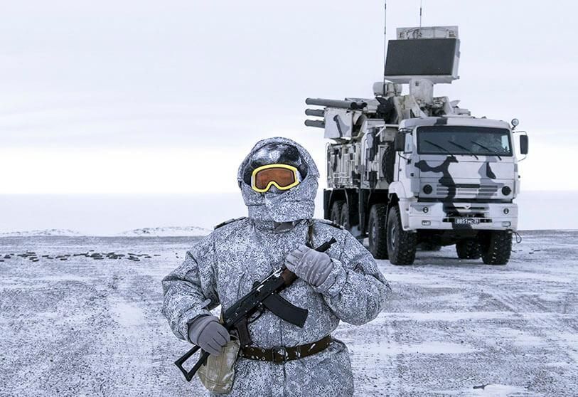 Atalayar_Ártico soldado ruso con vehículo PORTADA.jpg