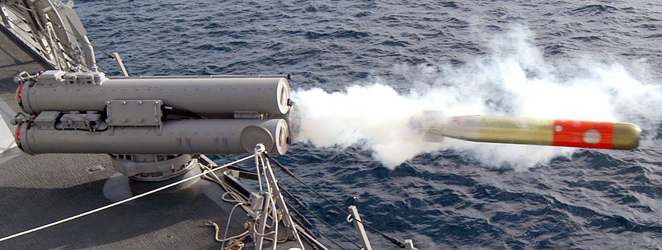 Mk-32-torpedo-tubes-and-Mk46-torpedo.jpg