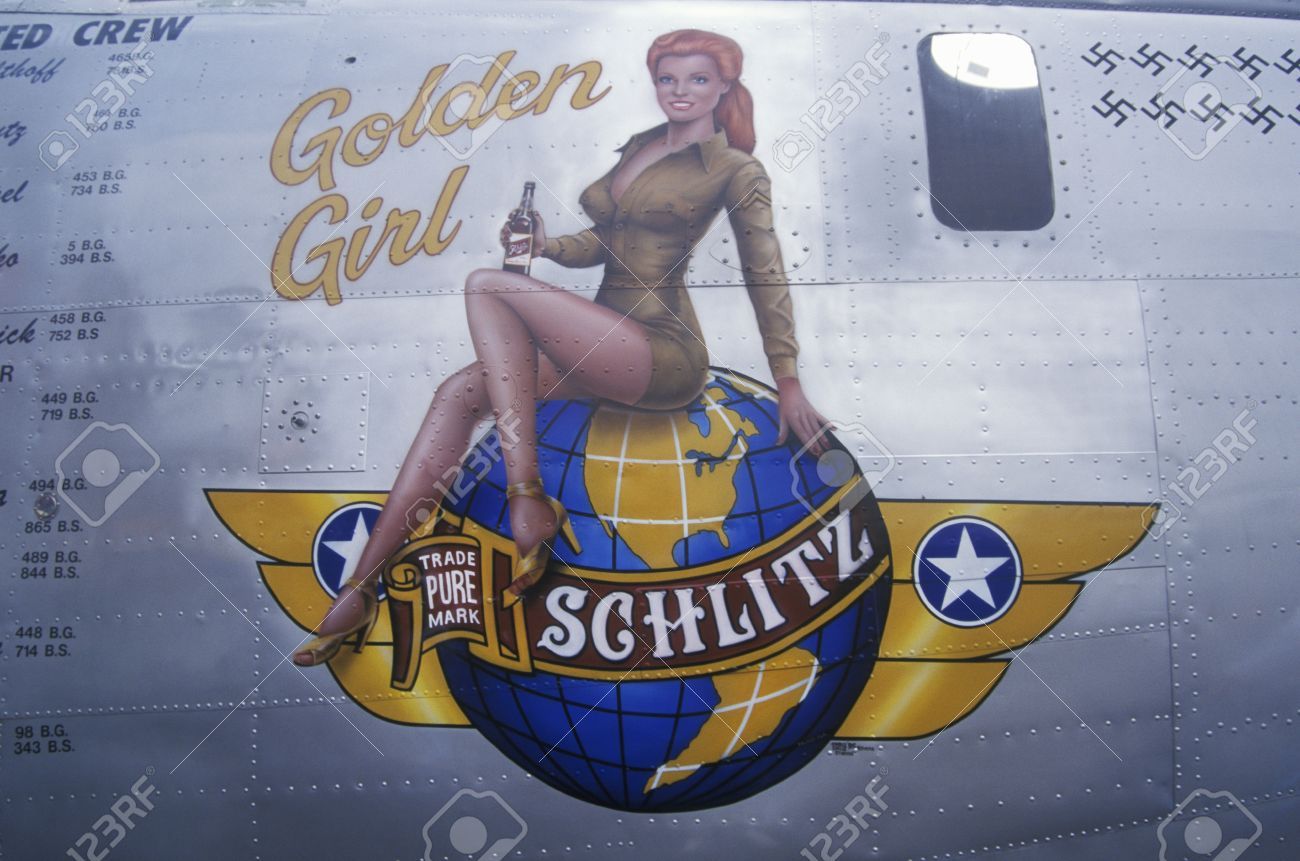 75fe46ab-e89a-46e7-a93b-5149c88c2930-20491338-un-bombardero-b24-libertador-está-decorado-con-el-logo-de-oro-chica-schlitz-y-marcas-esvástica-para.jpg